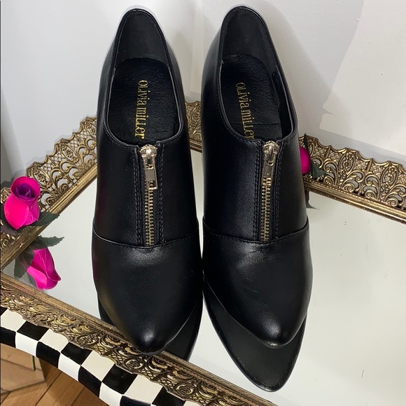 Olivia Miller Black Zipper Ankle Boots - Picture 2 of 6